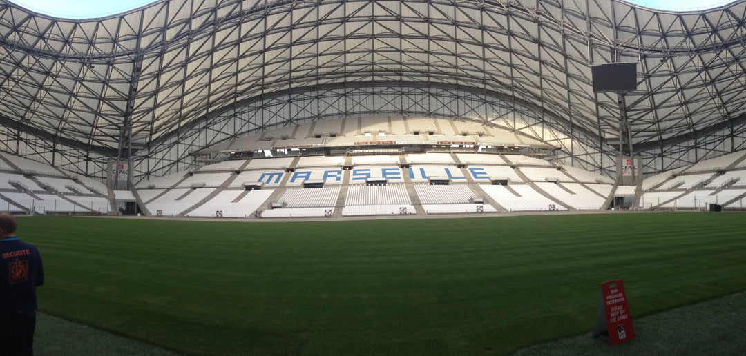 Vue du stade Vélodrome de Marseille et de sa toiture